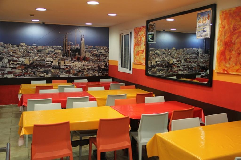 Center-Ramblas ξενώνας Βαρκελώνη Εξωτερικό φωτογραφία
