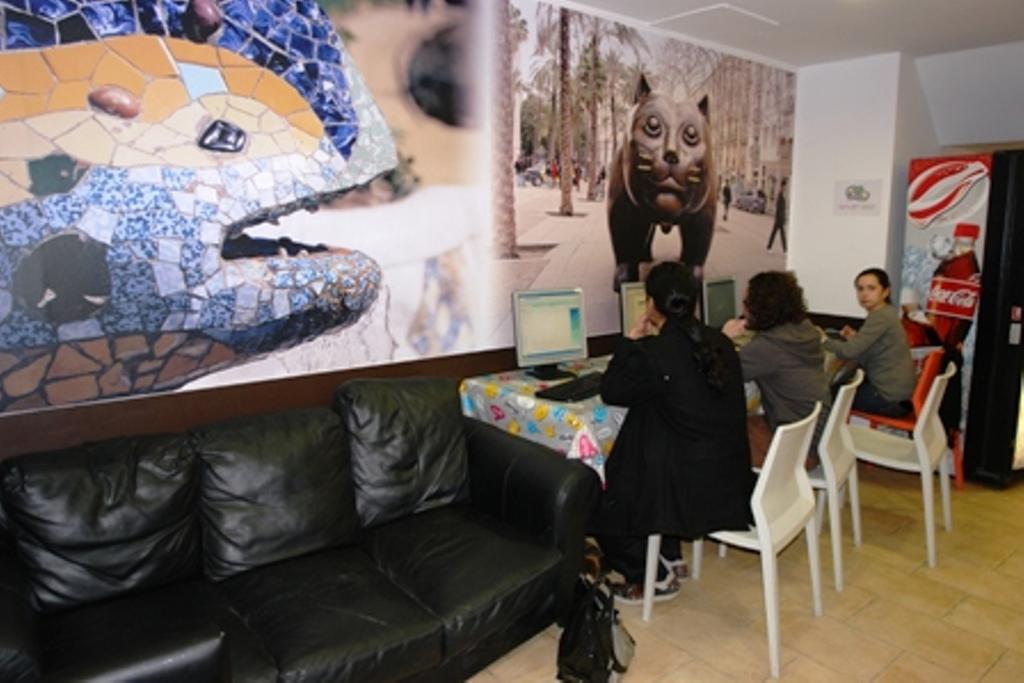 Center-Ramblas ξενώνας Βαρκελώνη Εξωτερικό φωτογραφία