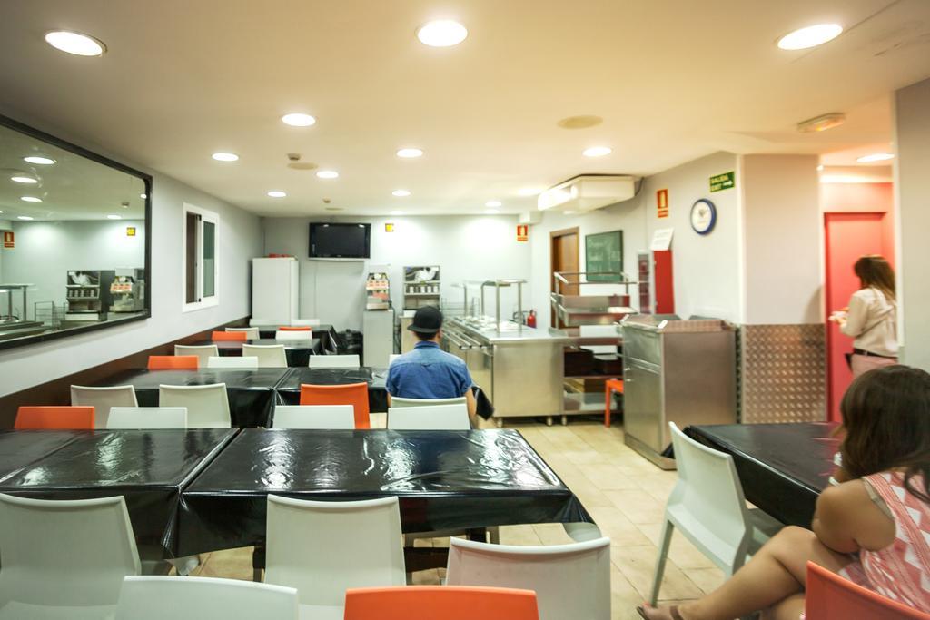Center-Ramblas ξενώνας Βαρκελώνη Εξωτερικό φωτογραφία